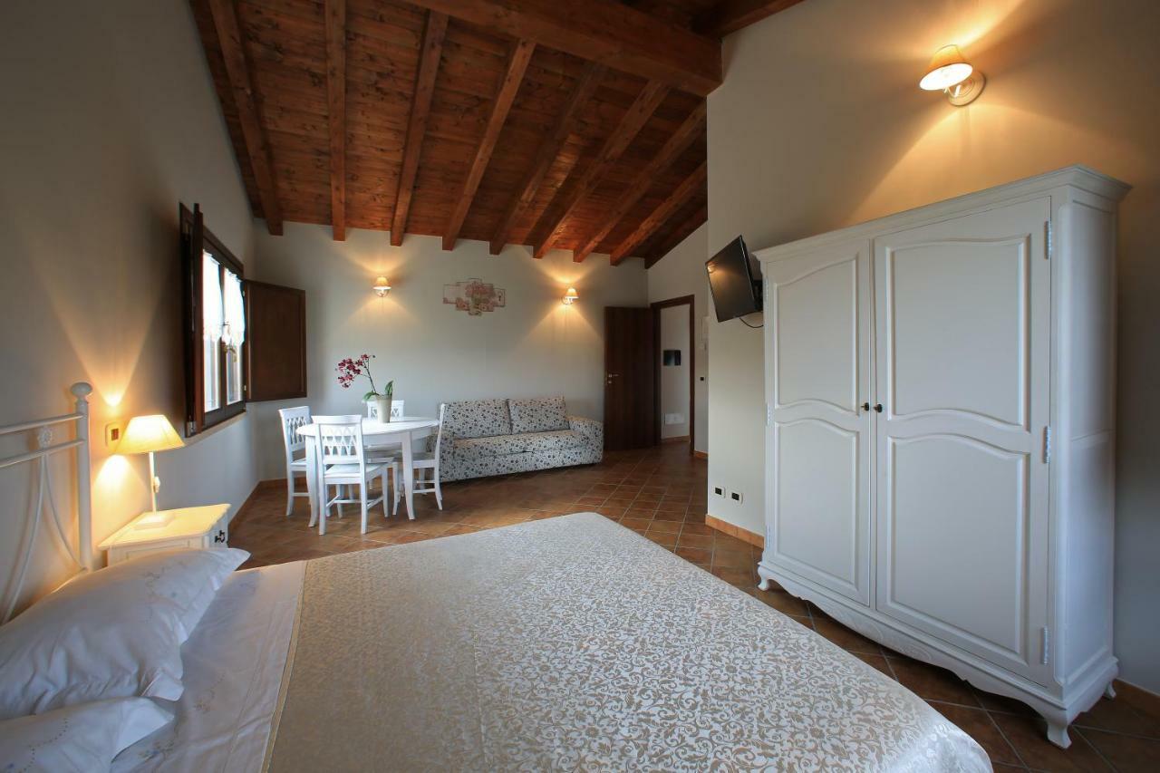 Гостевой дом Casale Madeccia Sonnino Экстерьер фото